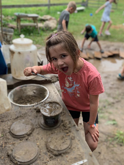 kids making mudpies